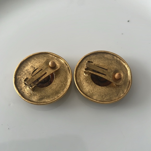Vintage Round Gold tone Earrings - Picture 2 of 3